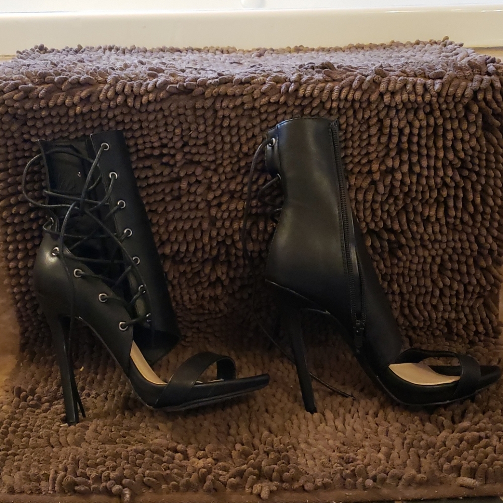NWT Black lace up heals